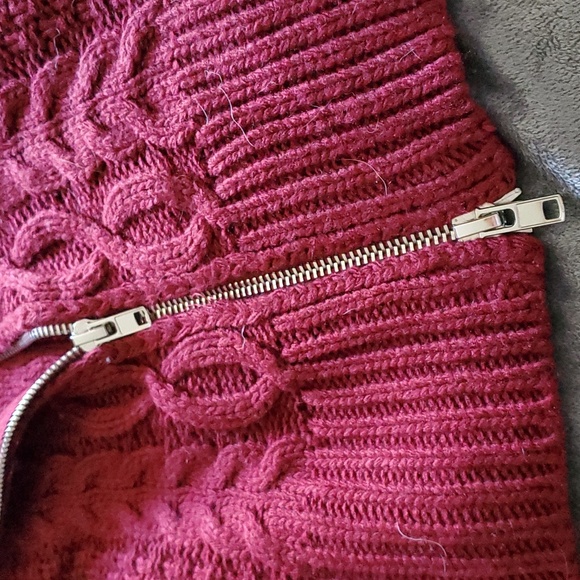 Sweater - Picture 4 of 4